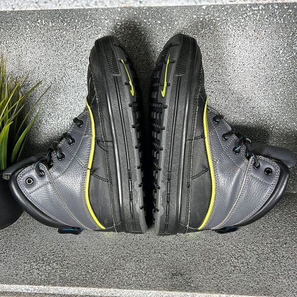 Nike ACG Woodside 2 High Leather Boots Shoes Size 2 - Picture 5 of 7